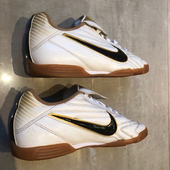 On hold Nike Sneakers - Picture 2 of 4